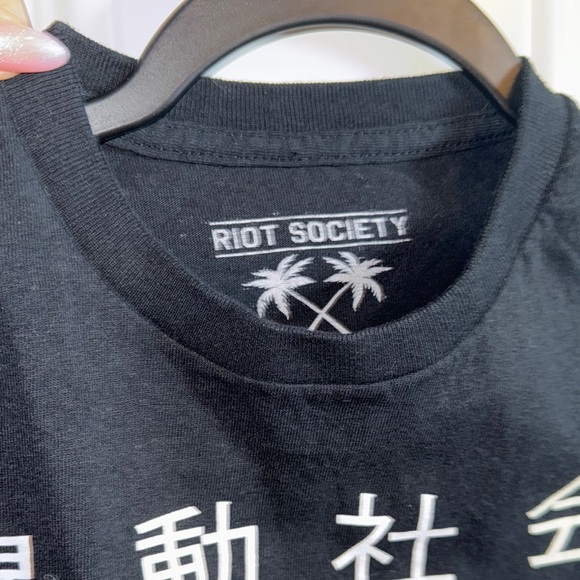 Riot Society - Unisex Black Japanese Print Short Sleeve Shirt size Small - Picture 8 of 8